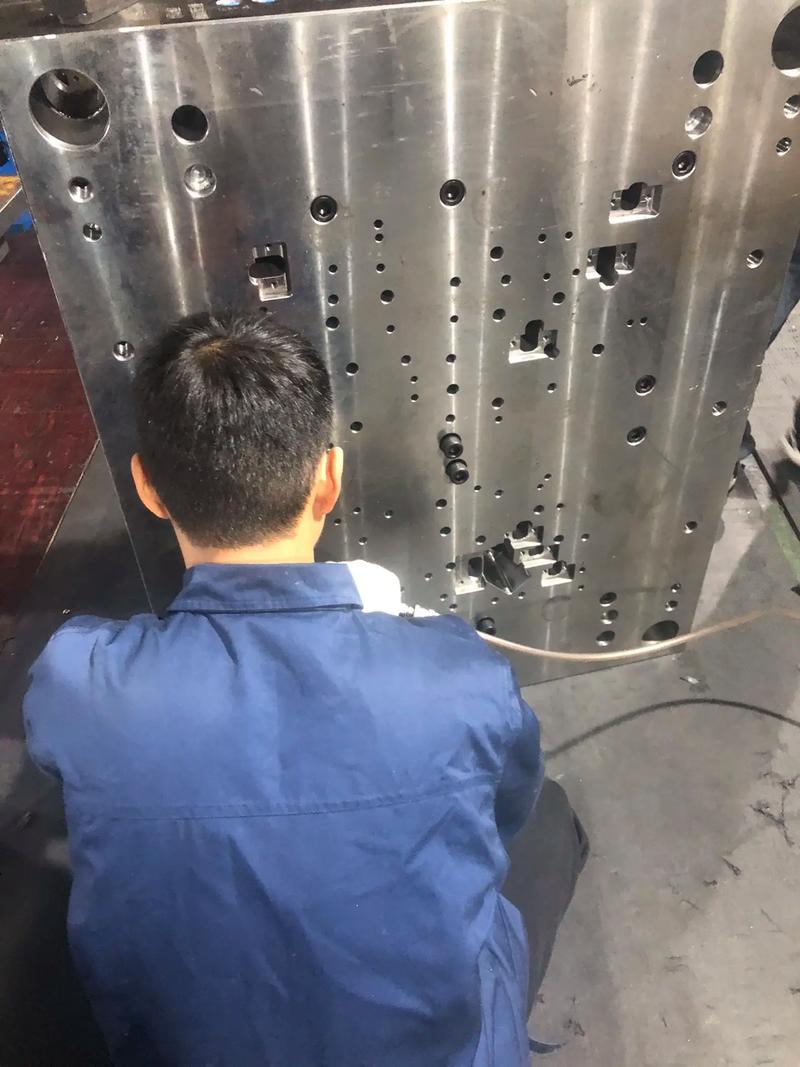 協(xié)作拼搏，按時完成模具試模任務